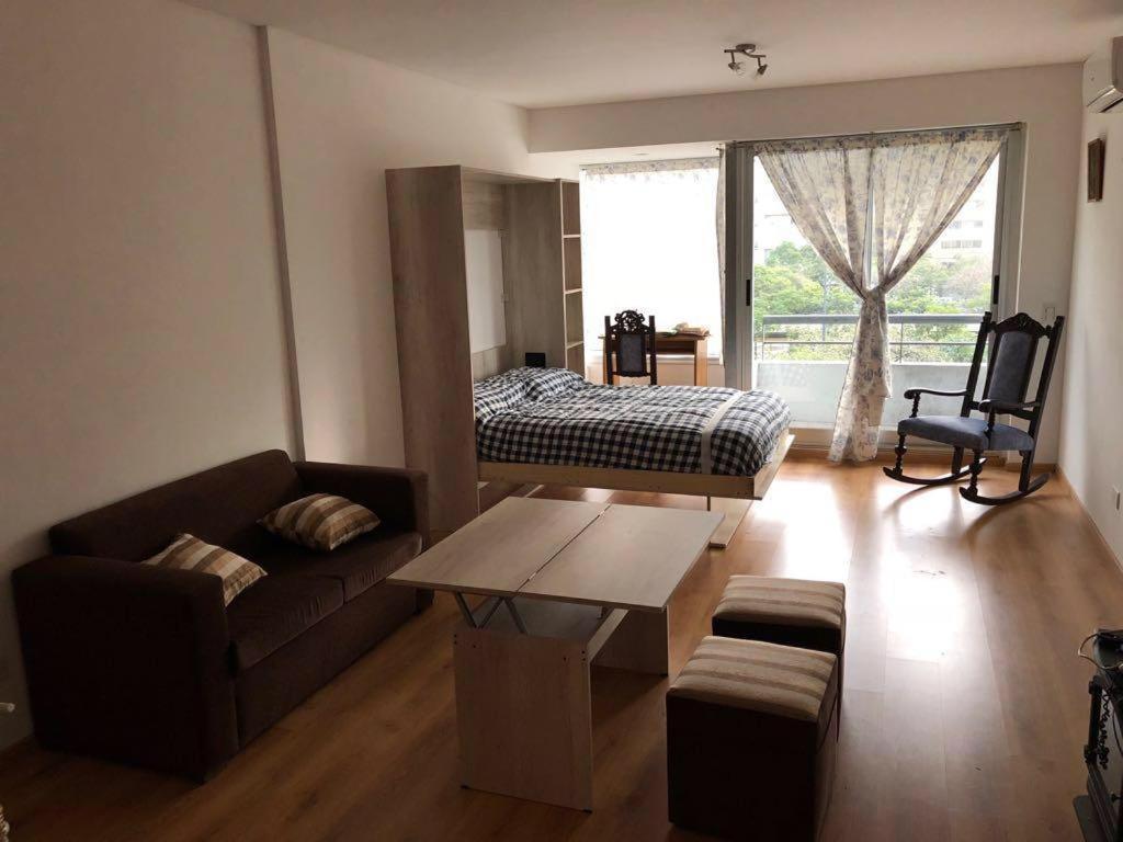 Direccion : Bernardo De Irigoyen 630 Apartamento *